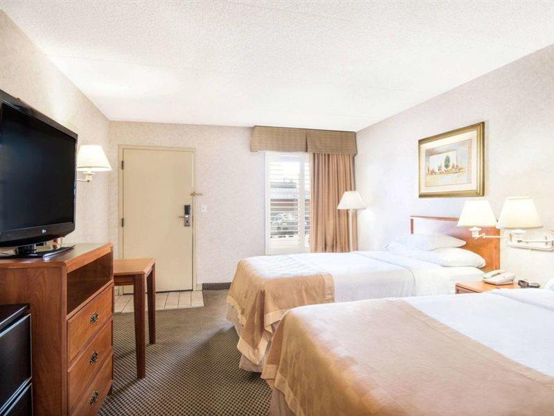 Travelodge By Wyndham Pueblo Exterior photo