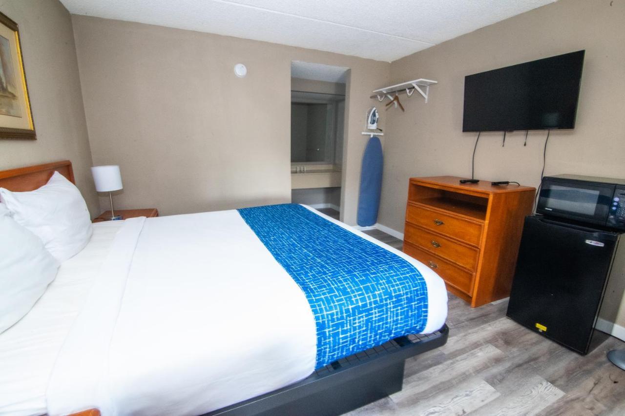 Travelodge By Wyndham Pueblo Exterior photo