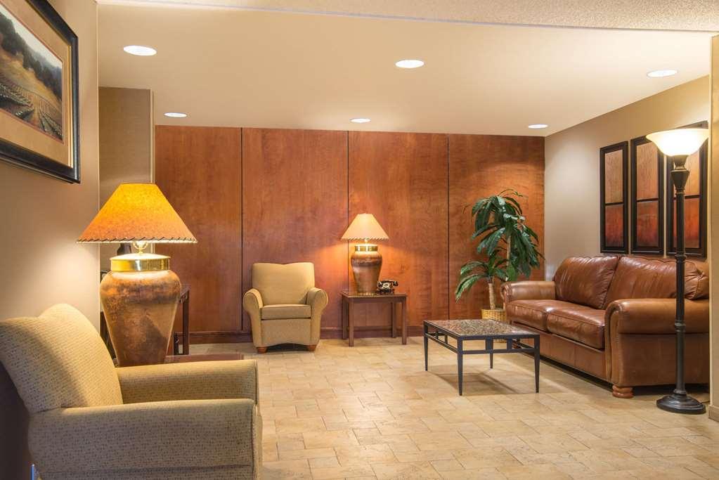 Travelodge By Wyndham Pueblo Interior photo